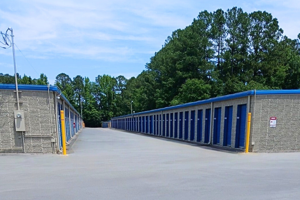 Drive-up self storage units in Linden NC 28356